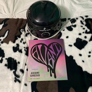 Waxer and makeup palette